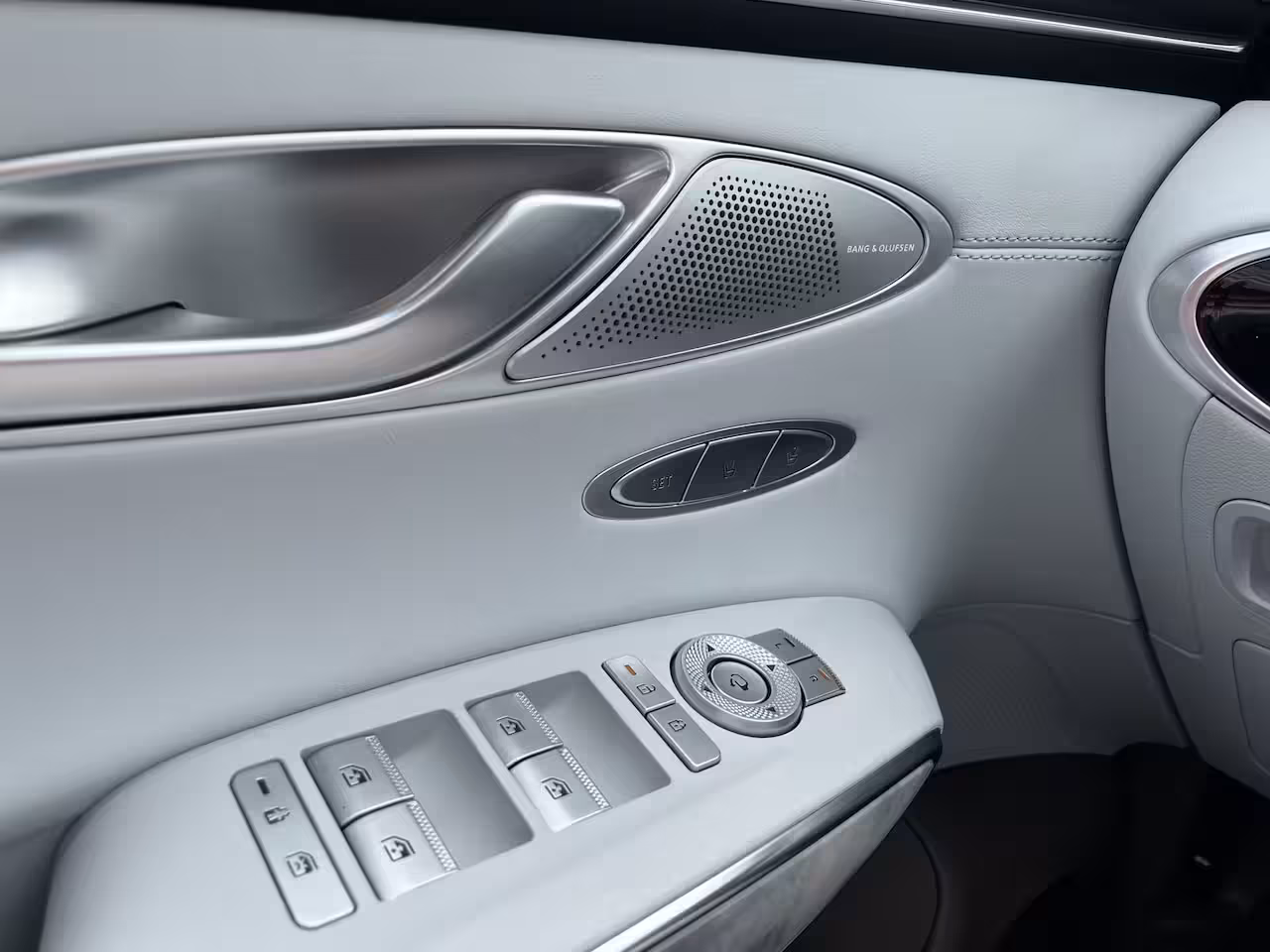 Genesis GV70 84 kWh 490pk Performance AWD Premium | 10.150, - DEMO VOORDEEL | V2L | Nappa Leder | Bang