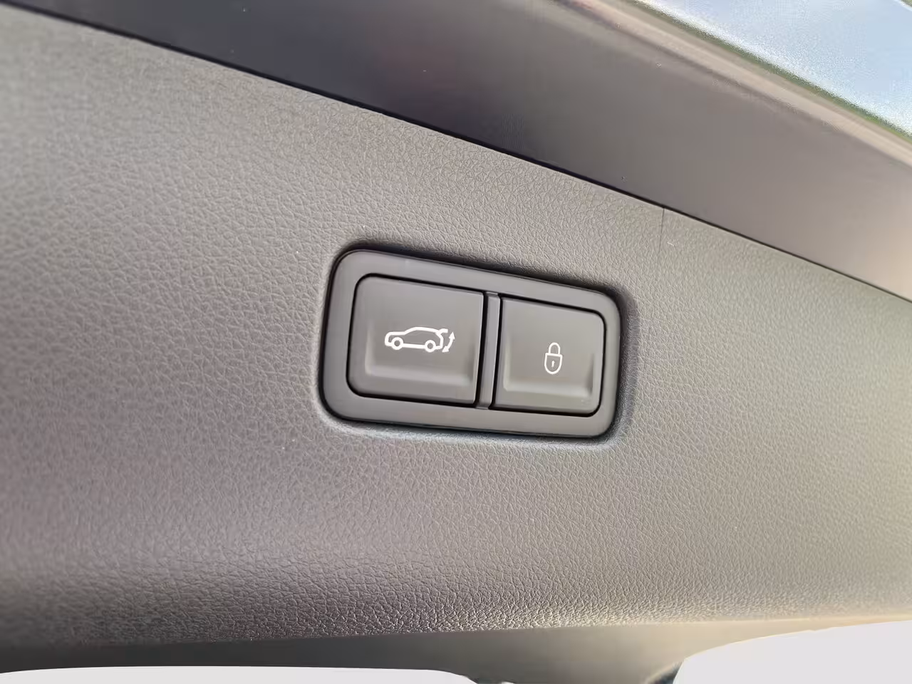 Genesis GV70 84 kWh 490pk AWD First Edition | 360 Camera | Winterpakket | 19" Lichtmetaal | Parkeer Ass
