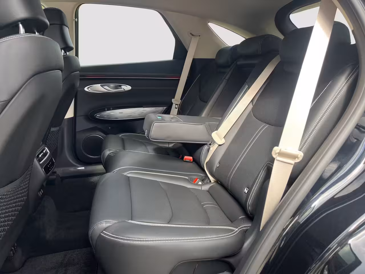 Genesis GV70 84 kWh 490pk AWD First Edition | 360 Camera | Winterpakket | 19" Lichtmetaal | Parkeer Ass