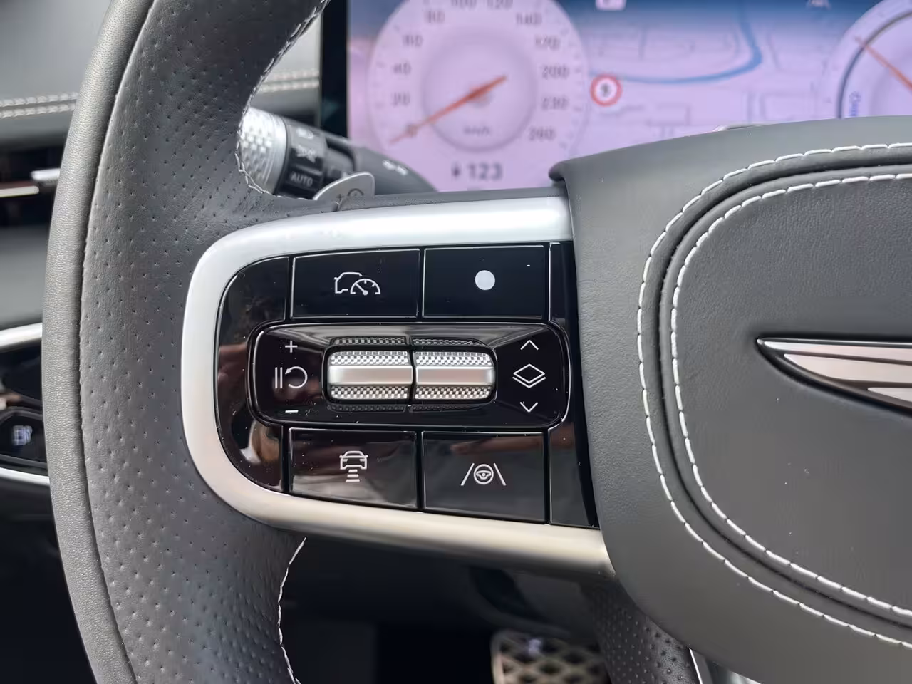 Genesis GV70 84 kWh 490pk AWD First Edition | 360 Camera | Winterpakket | 19" Lichtmetaal | Parkeer Ass