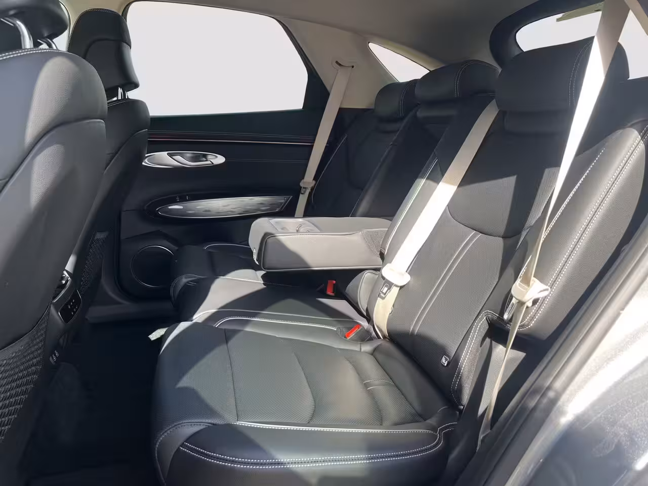 Genesis GV70 84 kWh 490pk AWD First Edition | 360 Camera | Winterpakket | 19" Lichtmetaal | Parkeer Ass