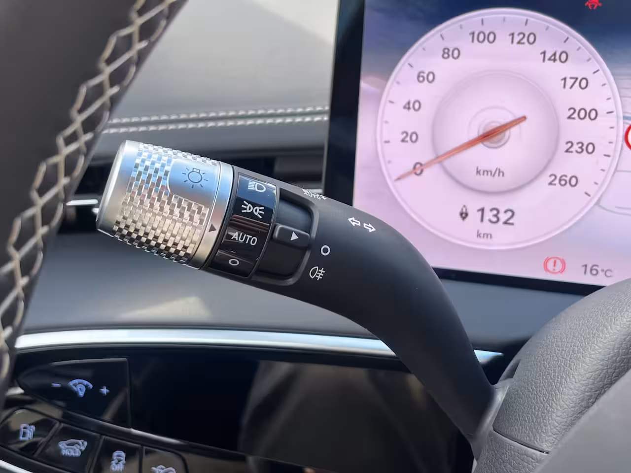 Genesis GV70 84 kWh 490pk AWD First Edition | 360 Camera | Winterpakket | 19" Lichtmetaal | Parkeer Ass