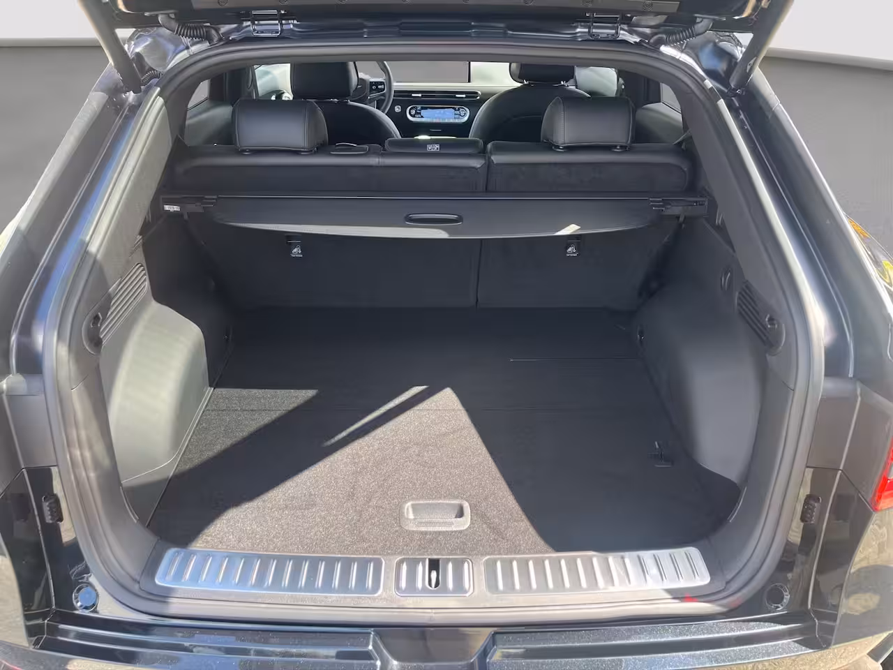 Genesis GV60 84 kWh 229pk First Edition | 360 Camera | Winterpakket | 19" Lichtmetaal | Parkeer Assiste