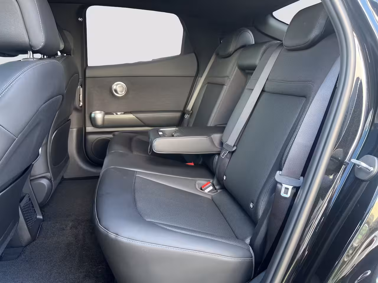 Genesis GV60 84 kWh 229pk First Edition | 360 Camera | Winterpakket | 19" Lichtmetaal | Parkeer Assiste
