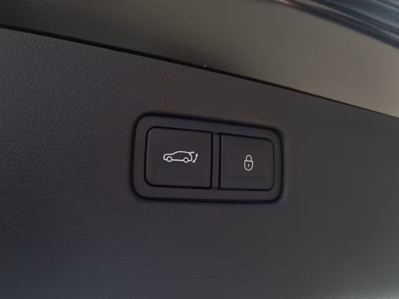 Genesis GV60 84 kWh 229pk First Edition | 360 Camera | Winterpakket | 19" Lichtmetaal | Parkeer Assiste