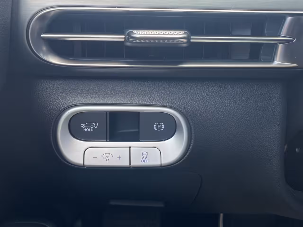 Genesis GV60 84 kWh 229pk First Edition | 360 Camera | Winterpakket | 19" Lichtmetaal | Parkeer Assiste