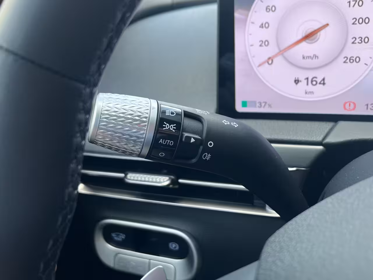 Genesis GV60 84 kWh 229pk First Edition | 360 Camera | Winterpakket | 19" Lichtmetaal | Parkeer Assiste