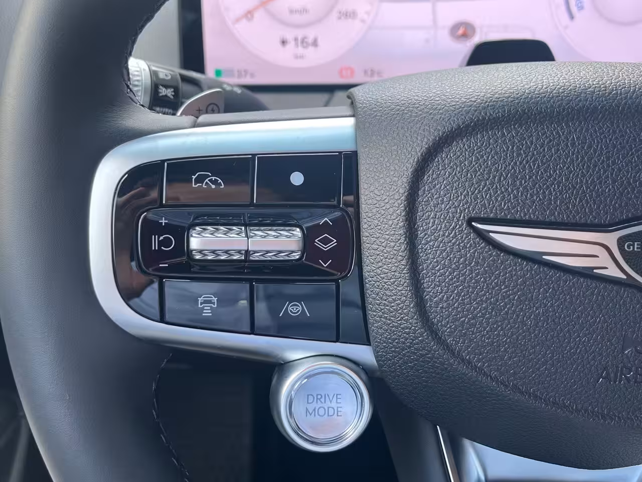 Genesis GV60 84 kWh 229pk First Edition | 360 Camera | Winterpakket | 19" Lichtmetaal | Parkeer Assiste