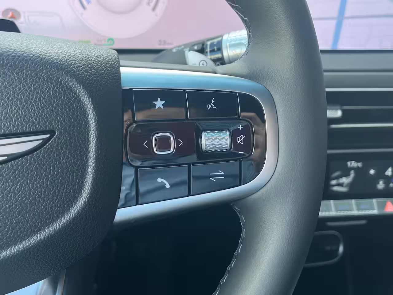Genesis GV60 84 kWh 229pk First Edition | 360 Camera | Winterpakket | 19" Lichtmetaal | Parkeer Assiste