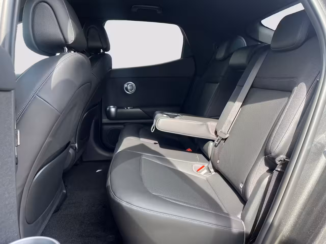 Genesis GV60 84 kWh 229pk First Edition | 360 Camera | Winterpakket | 19" Lichtmetaal | Parkeer Assiste