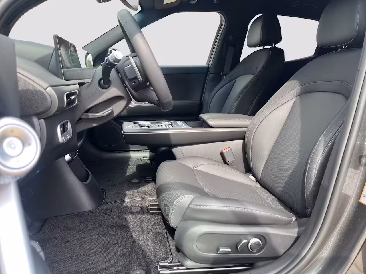 Genesis GV60 84 kWh 229pk First Edition | 360 Camera | Winterpakket | 19" Lichtmetaal | Parkeer Assiste