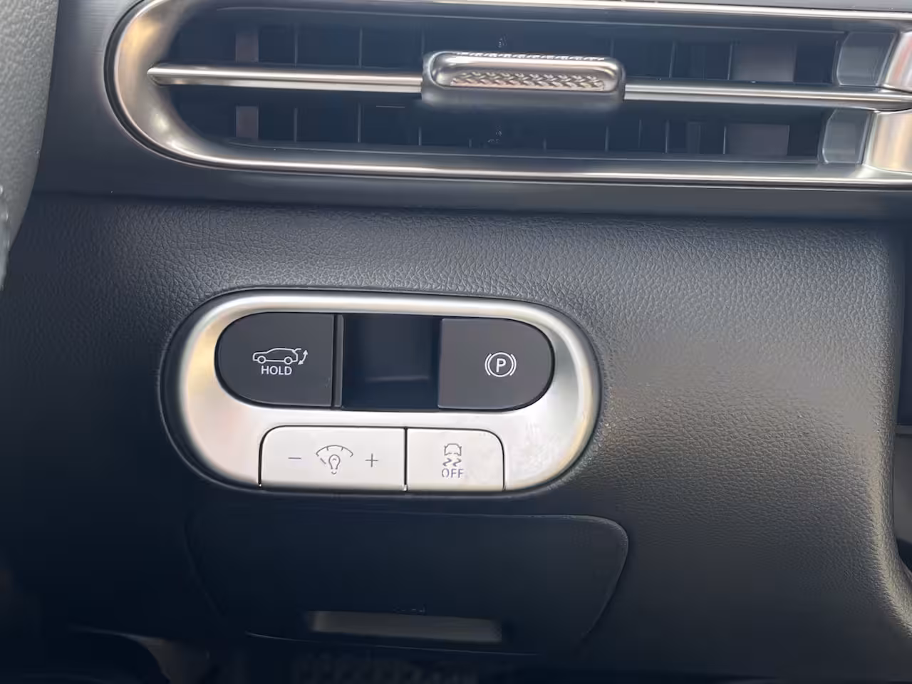 Genesis GV60 84 kWh 229pk First Edition | 360 Camera | Winterpakket | 19" Lichtmetaal | Parkeer Assiste