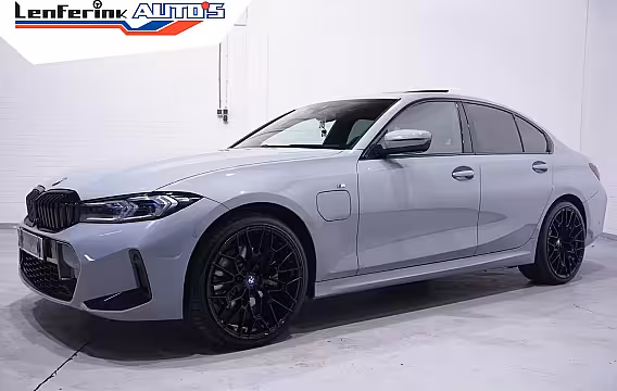BMW 3-serie 330e M Sport SOH 96% Head up Schuifdak Camera Memory Shadowline 20 Inch Apple Carplay Trav