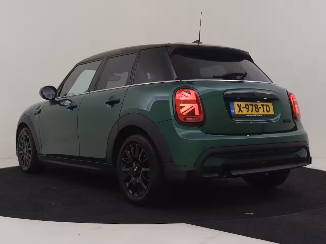 Mini 5-Deurs 1.5 Cooper Camden Edition Automaat | Leder l Climate control | Cruise control | Navigatie