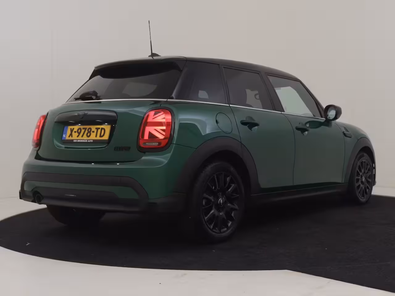 Mini 5-Deurs 1.5 Cooper Camden Edition Automaat | Leder l Climate control | Cruise control | Navigatie