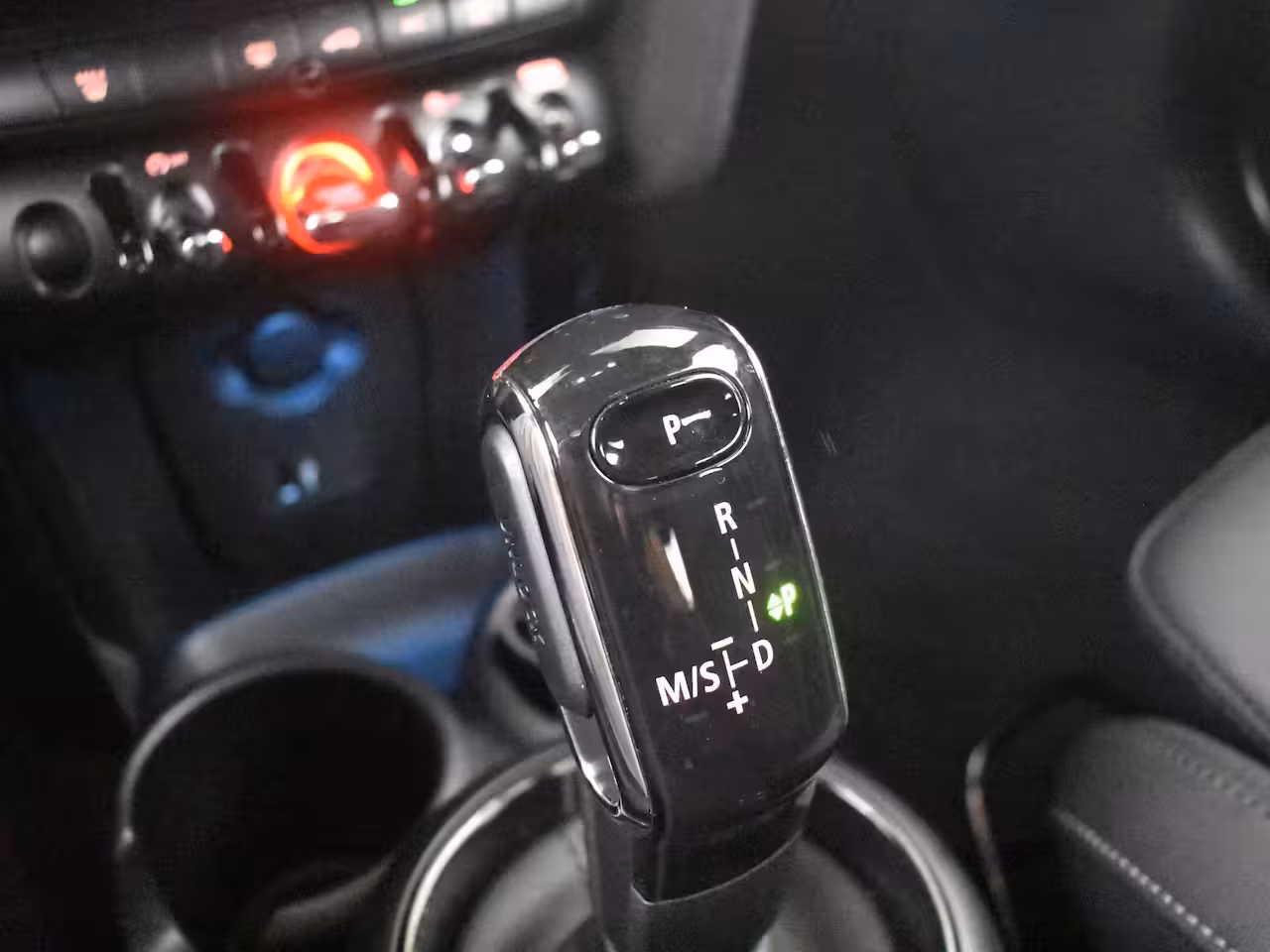 Mini 5-Deurs 1.5 Cooper Camden Edition Automaat | Leder l Climate control | Cruise control | Navigatie
