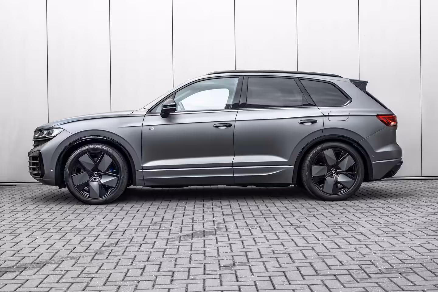 Volkswagen Touareg 3.0 TSi eHybrid 4MOTION R l Trekhaak Elektr. l DYNAUDIO | SoH 99% l Nappa Leder l Elektr.