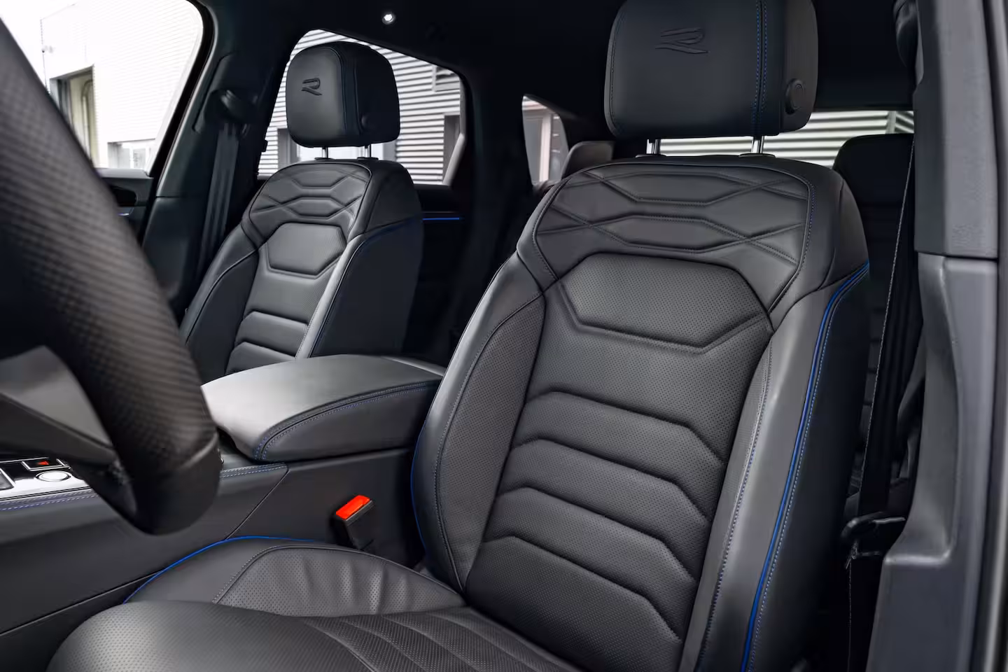 Volkswagen Touareg 3.0 TSi eHybrid 4MOTION R l Trekhaak Elektr. l DYNAUDIO | SoH 99% l Nappa Leder l Elektr.