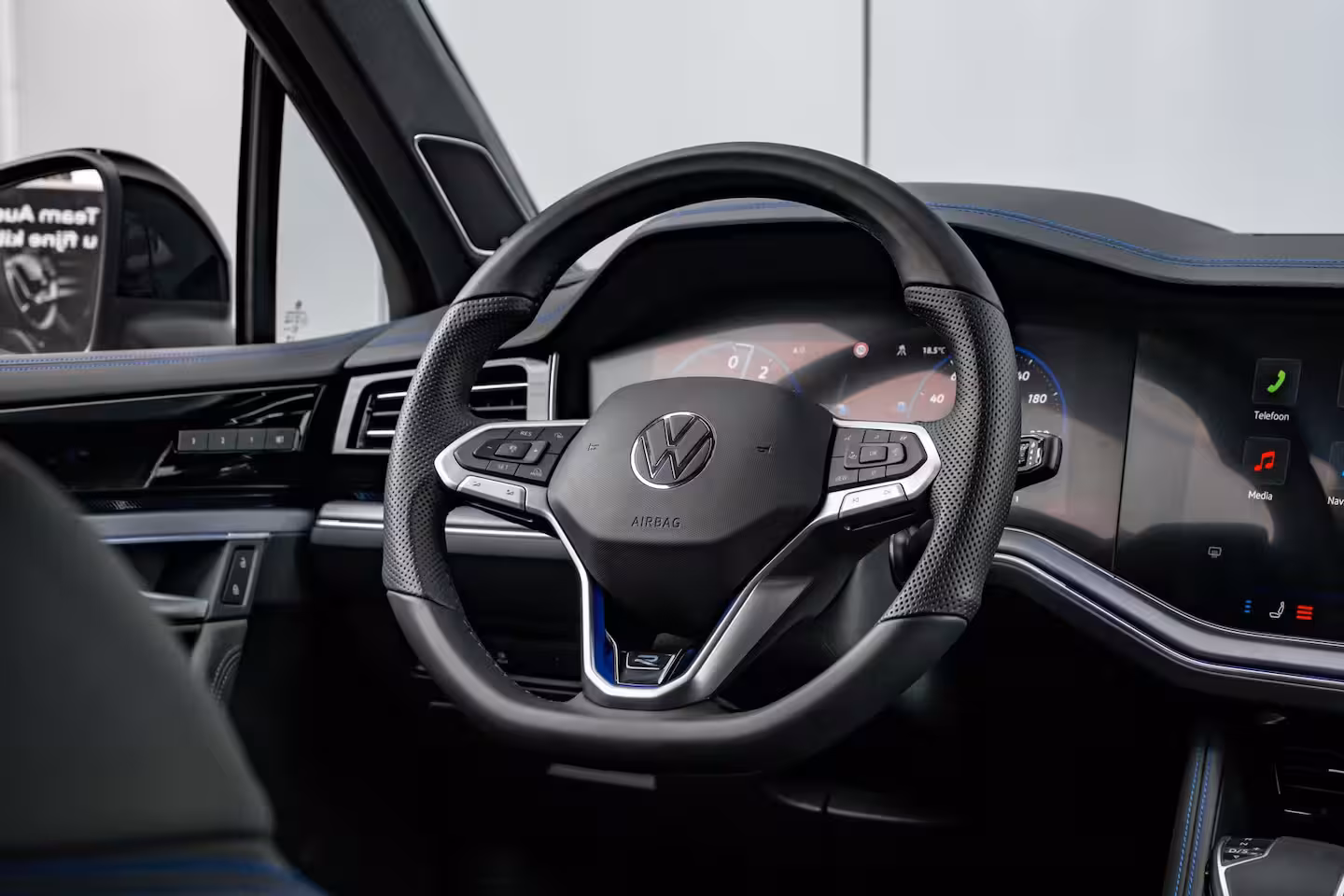 Volkswagen Touareg 3.0 TSi eHybrid 4MOTION R l Trekhaak Elektr. l DYNAUDIO | SoH 99% l Nappa Leder l Elektr.