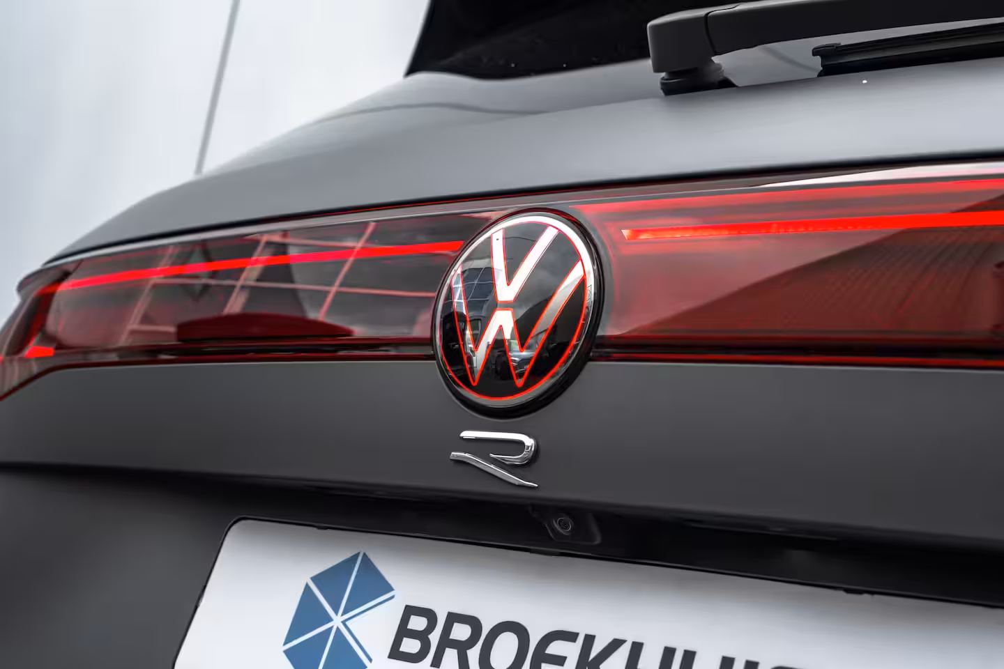 Volkswagen Touareg 3.0 TSi eHybrid 4MOTION R l Trekhaak Elektr. l DYNAUDIO | SoH 99% l Nappa Leder l Elektr.