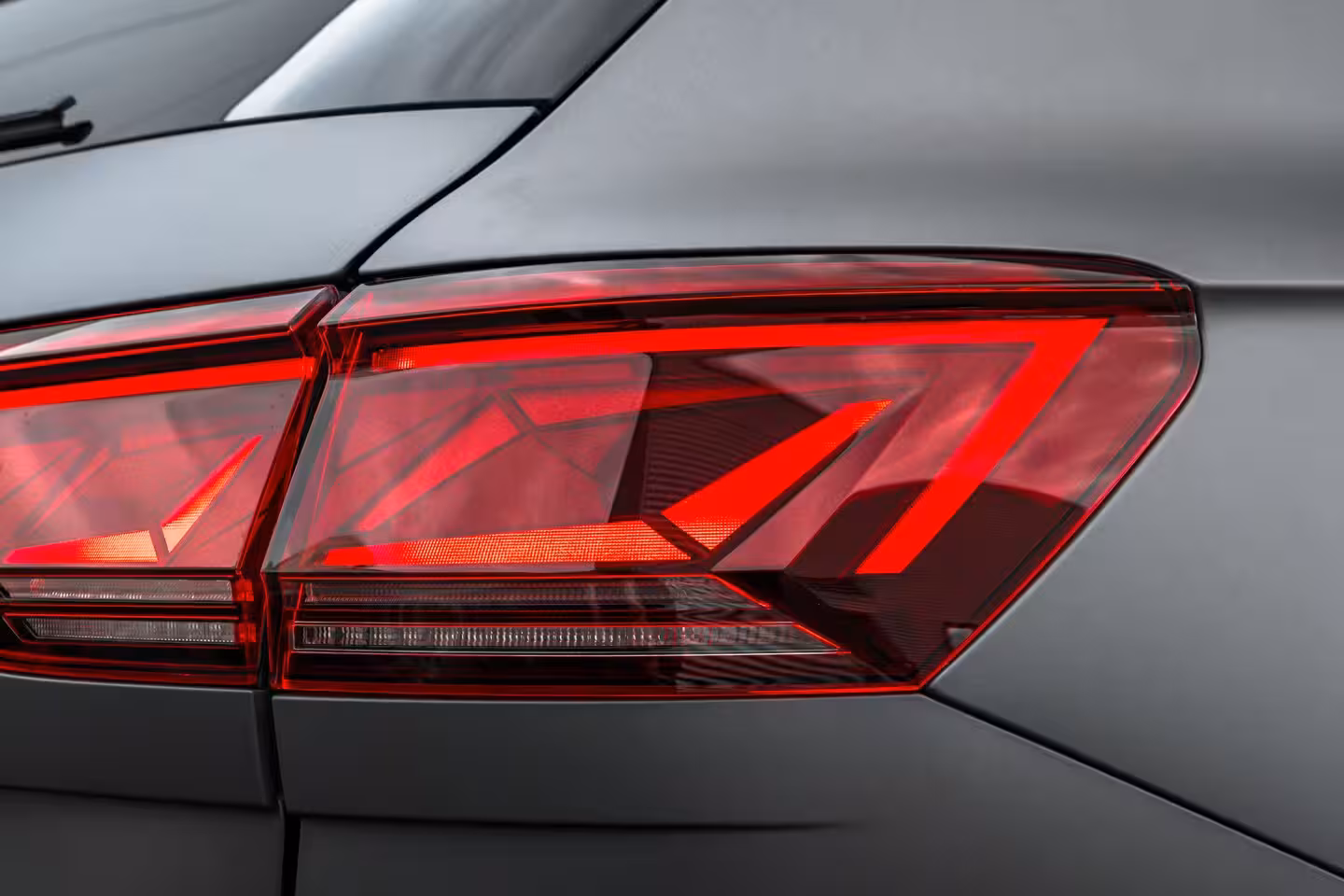 Volkswagen Touareg 3.0 TSi eHybrid 4MOTION R l Trekhaak Elektr. l DYNAUDIO | SoH 99% l Nappa Leder l Elektr.