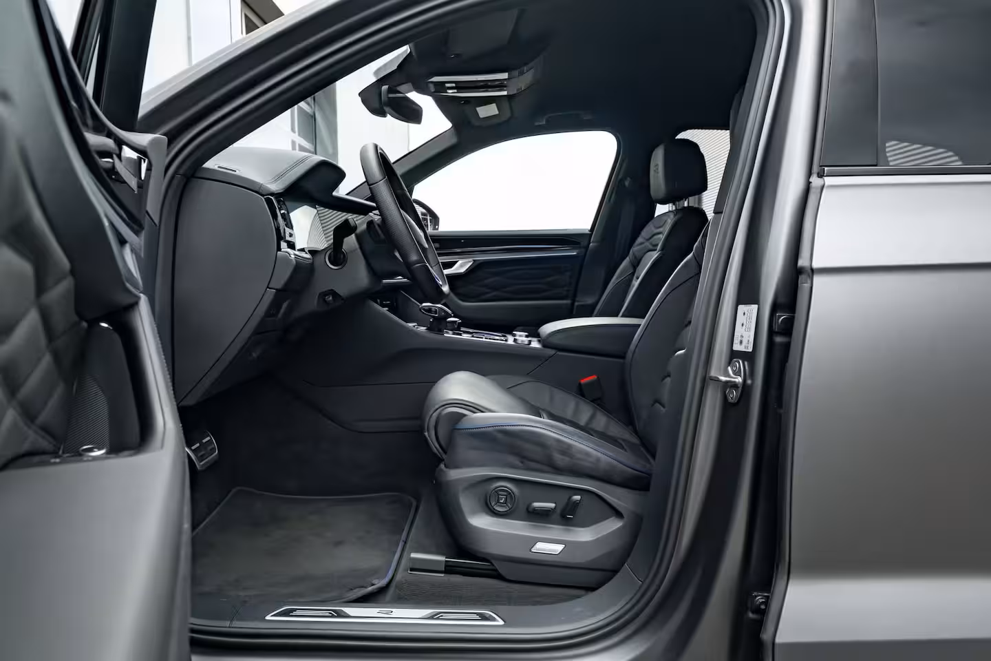 Volkswagen Touareg 3.0 TSi eHybrid 4MOTION R l Trekhaak Elektr. l DYNAUDIO | SoH 99% l Nappa Leder l Elektr.