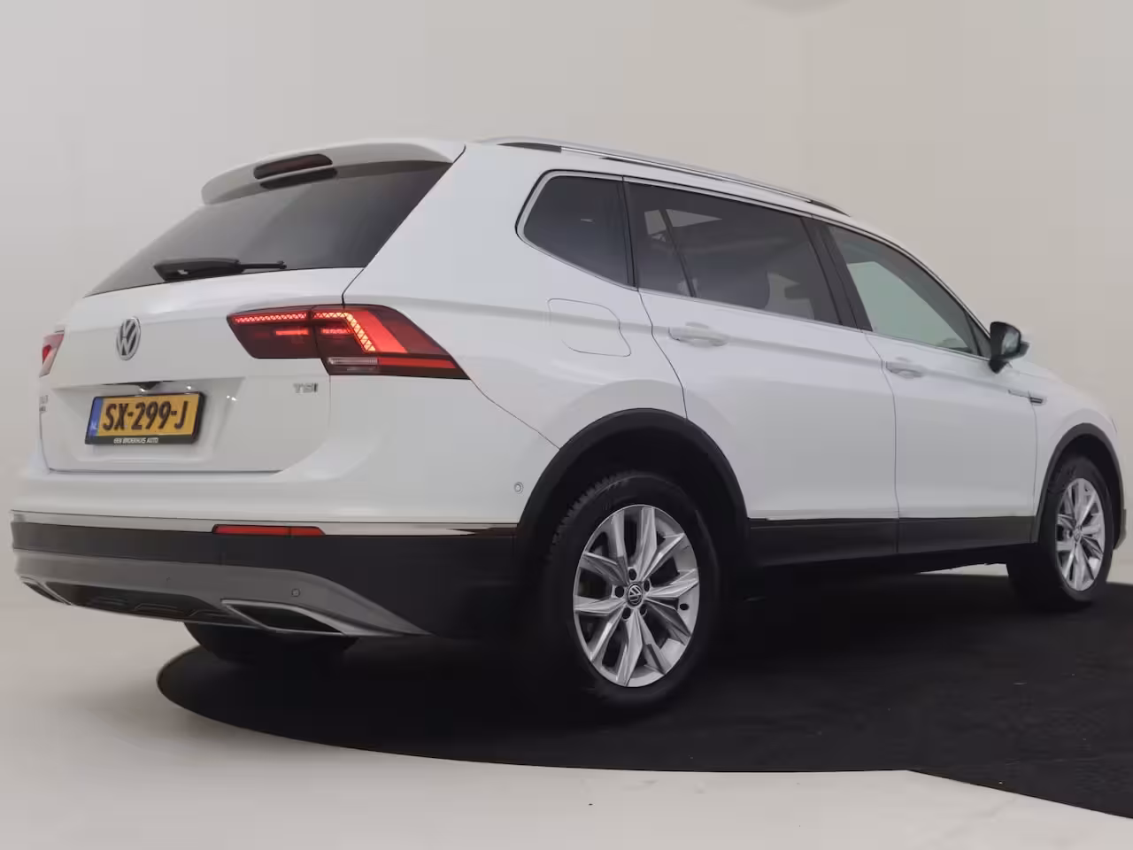 Volkswagen Tiguan Allspace 1.4 TSI Highline l Pano Dak l Trekhaak Elektr. l 18" l Elektr. Klep l Climate Control l Lu