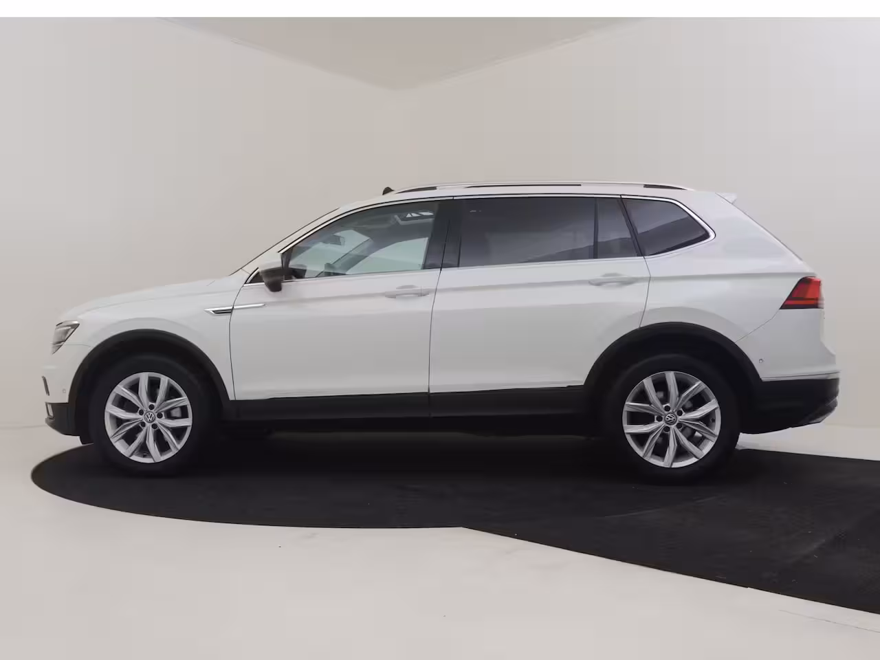 Volkswagen Tiguan Allspace 1.4 TSI Highline l Pano Dak l Trekhaak Elektr. l 18" l Elektr. Klep l Climate Control l Lu