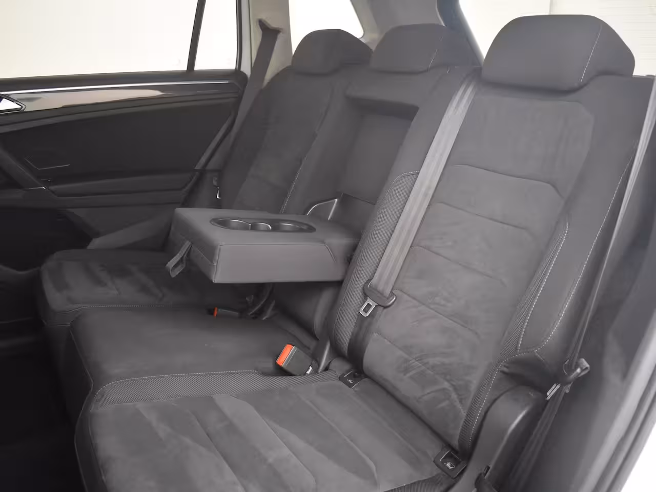 Volkswagen Tiguan Allspace 1.4 TSI Highline l Pano Dak l Trekhaak Elektr. l 18" l Elektr. Klep l Climate Control l Lu
