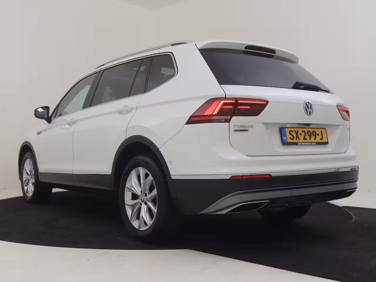 Volkswagen Tiguan Allspace 1.4 TSI Highline l Pano Dak l Trekhaak Elektr. l 18" l Elektr. Klep l Climate Control l Lu