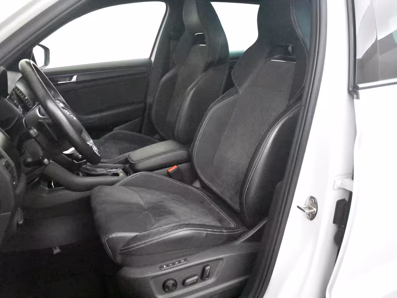 Skoda Kodiaq 1.5 TSI Sportline Business 7p. l Canton Sound l Elekt. Stoel incl Memory l Side Assist l E