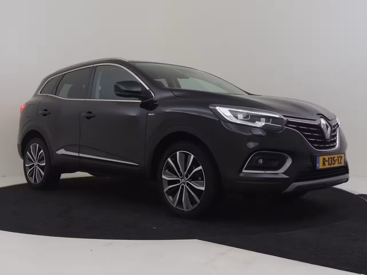 Renault Kadjar 1.3 TCe Automaat Black Edition l Bose Audio l Camera l LED l Cr Control l Side Assist l Ha