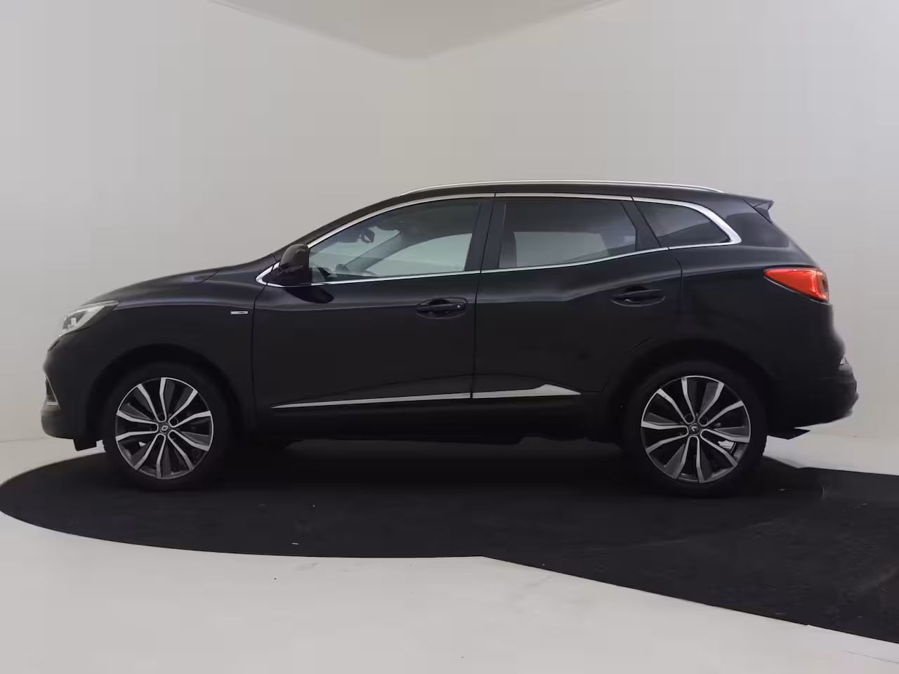 Renault Kadjar 1.3 TCe Automaat Black Edition l Bose Audio l Camera l LED l Cr Control l Side Assist l Ha