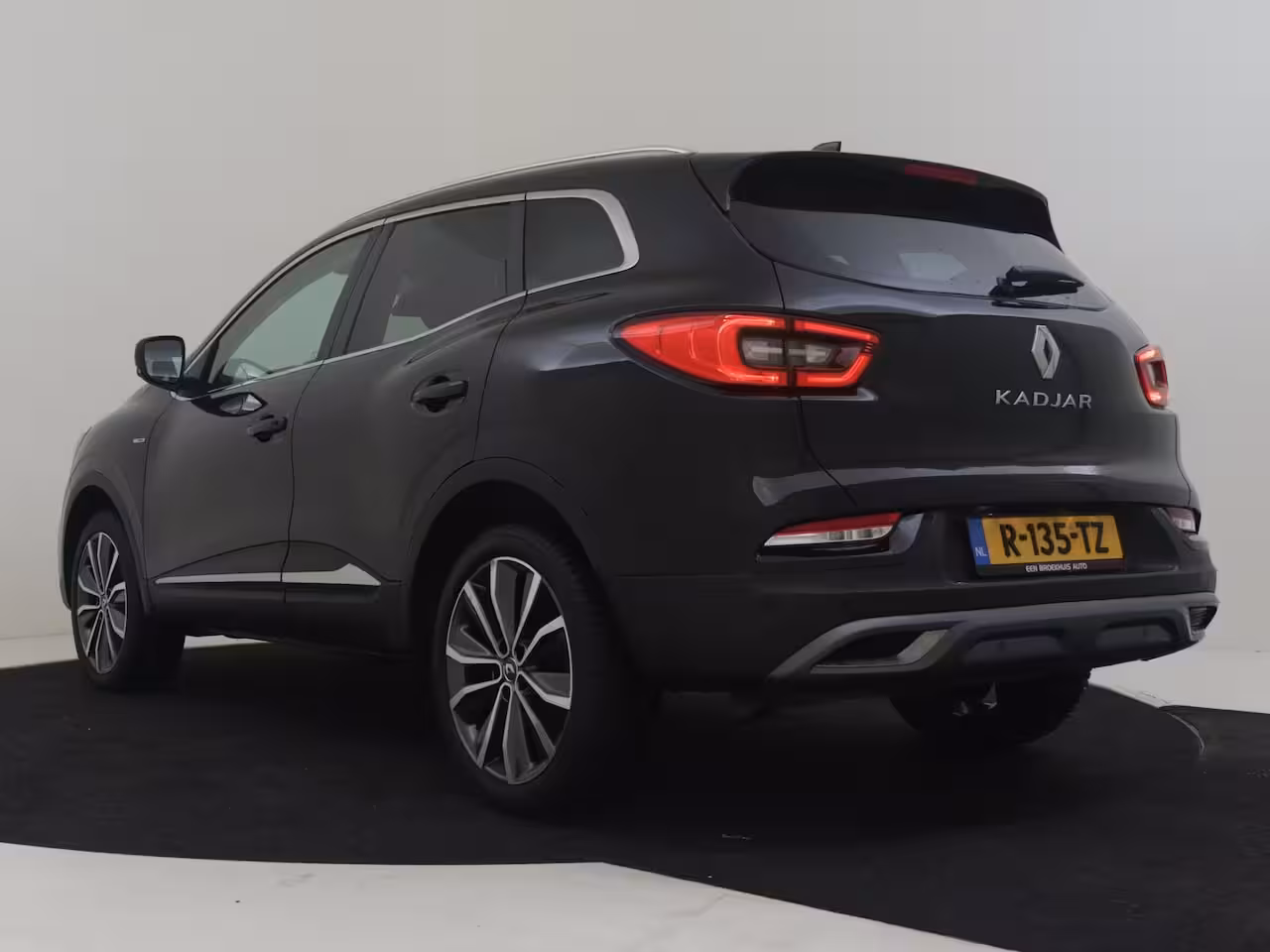 Renault Kadjar 1.3 TCe Automaat Black Edition l Bose Audio l Camera l LED l Cr Control l Side Assist l Ha