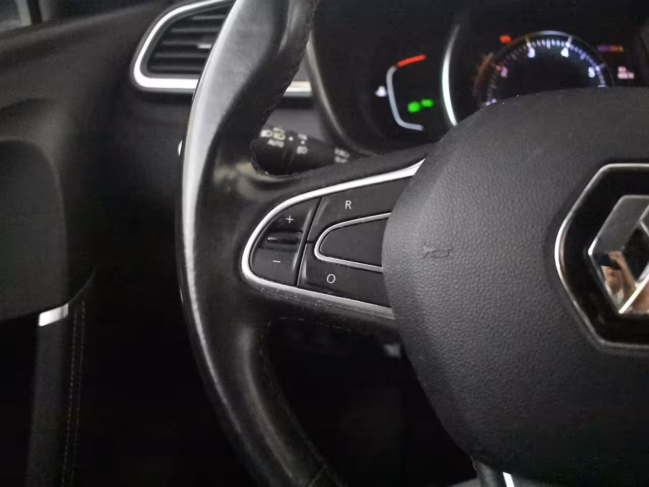 Renault Kadjar 1.3 TCe Automaat Black Edition l Bose Audio l Camera l LED l Cr Control l Side Assist l Ha