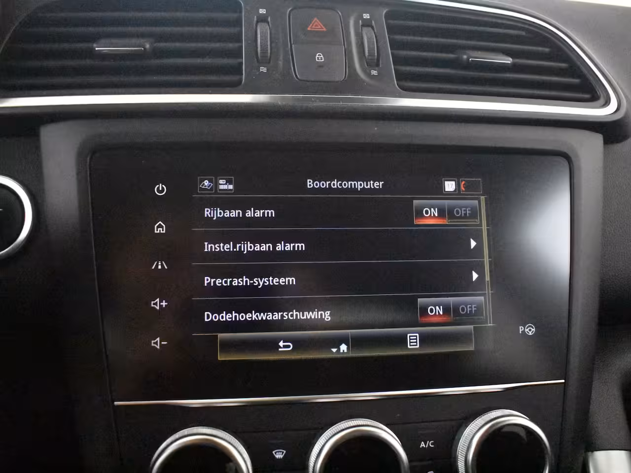 Renault Kadjar 1.3 TCe Automaat Black Edition l Bose Audio l Camera l LED l Cr Control l Side Assist l Ha