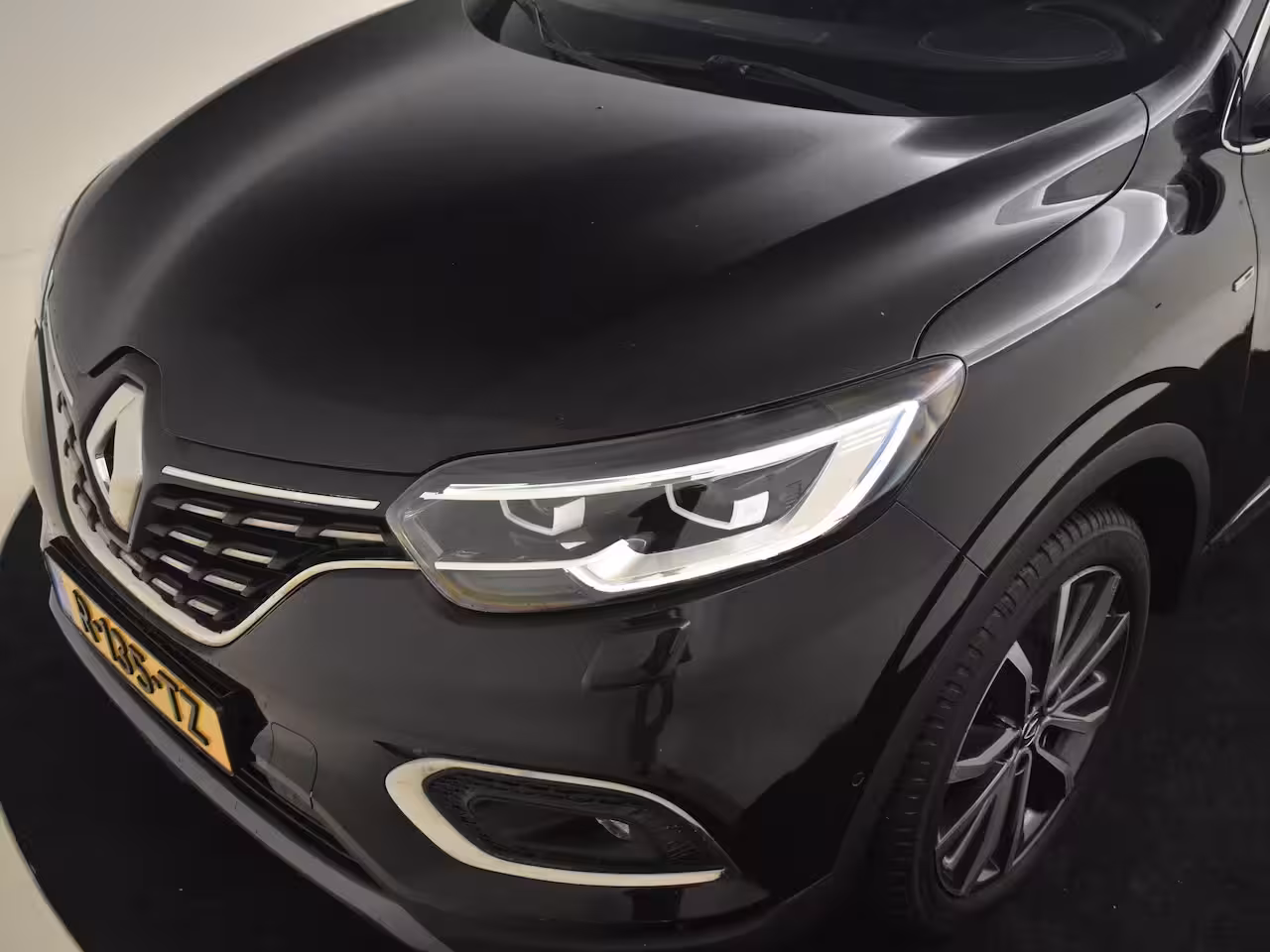 Renault Kadjar 1.3 TCe Automaat Black Edition l Bose Audio l Camera l LED l Cr Control l Side Assist l Ha