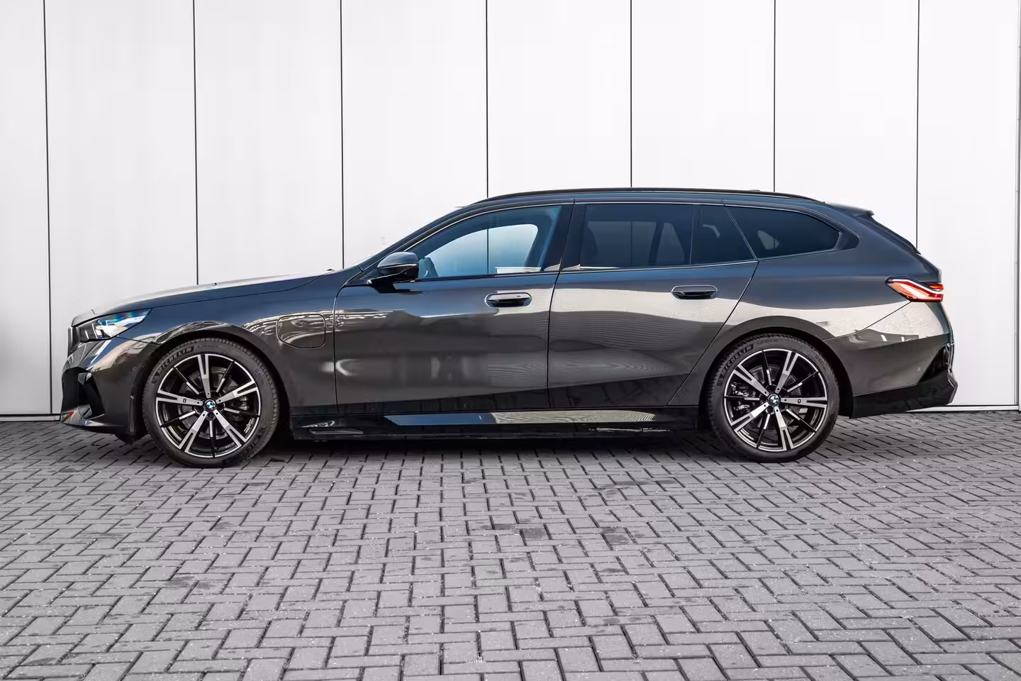 BMW 5-serie Touring 530e M Sport Edition l Harman Kardon l Adaptive LED l Stoelverkoeling l Elektr. Incl Memor