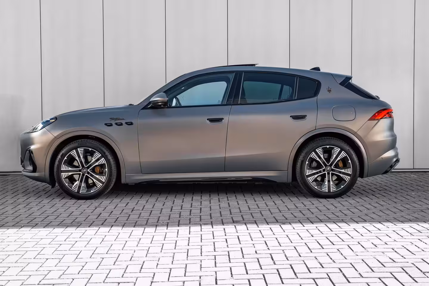 Maserati Grecale AWD Folgore 105kWh l Luchtvering l 360 gr Camera l High End Sound l Panoramadak l Stoelver