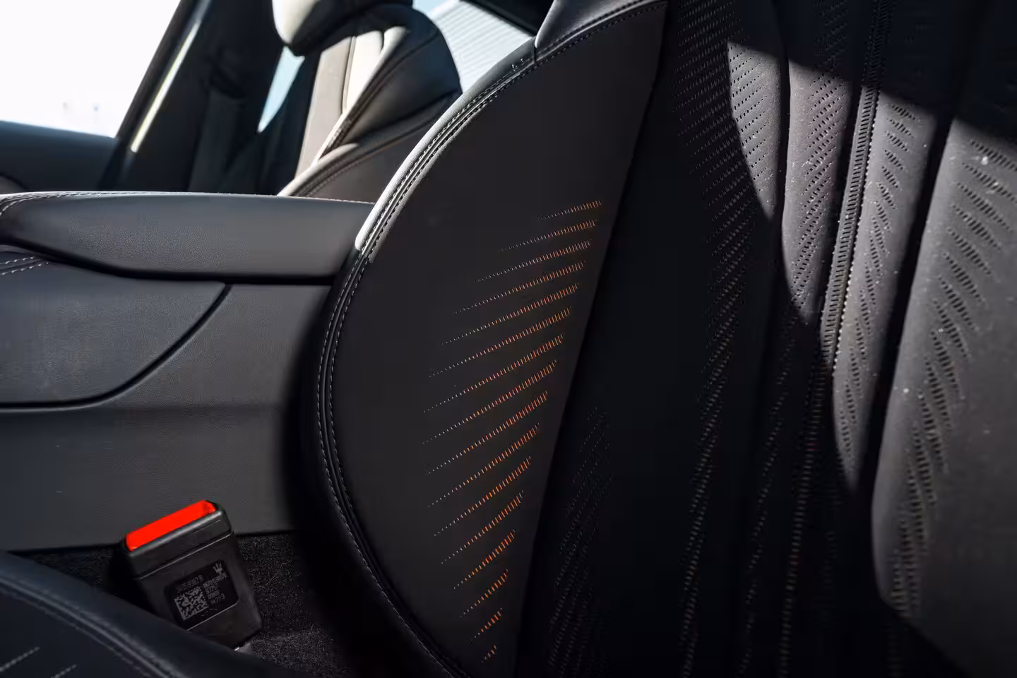 Maserati Grecale AWD Folgore 105kWh l Luchtvering l 360 gr Camera l High End Sound l Panoramadak l Stoelver