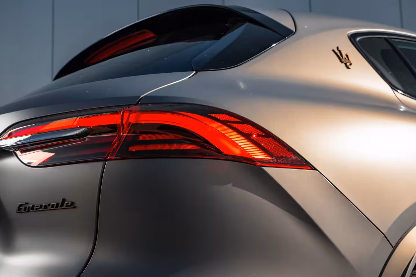 Maserati Grecale AWD Folgore 105kWh l Luchtvering l 360 gr Camera l High End Sound l Panoramadak l Stoelver