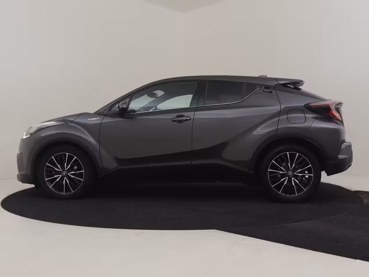 Toyota C-HR 1.8 Hybrid Executive l JBL Sound l Half Leder l Stoelverwarming l Cr Control l PDC V en A