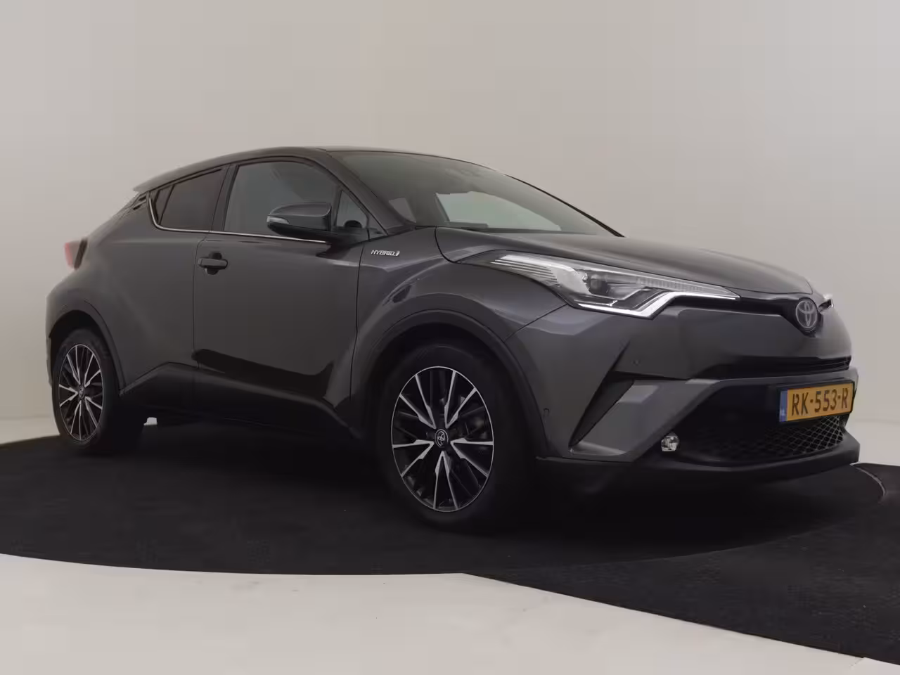 Toyota C-HR 1.8 Hybrid Executive l JBL Sound l Half Leder l Stoelverwarming l Cr Control l PDC V en A