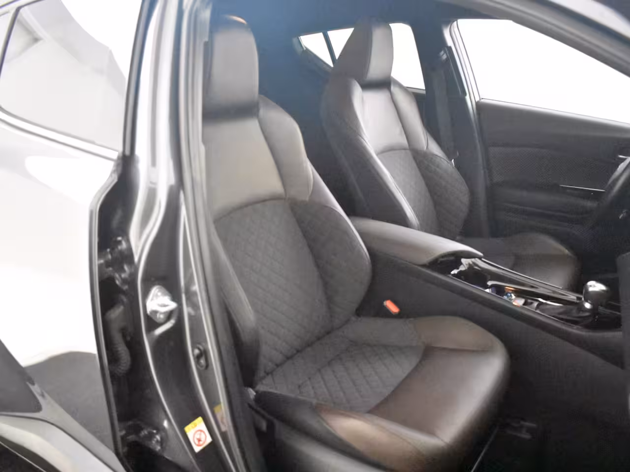Toyota C-HR 1.8 Hybrid Executive l JBL Sound l Half Leder l Stoelverwarming l Cr Control l PDC V en A