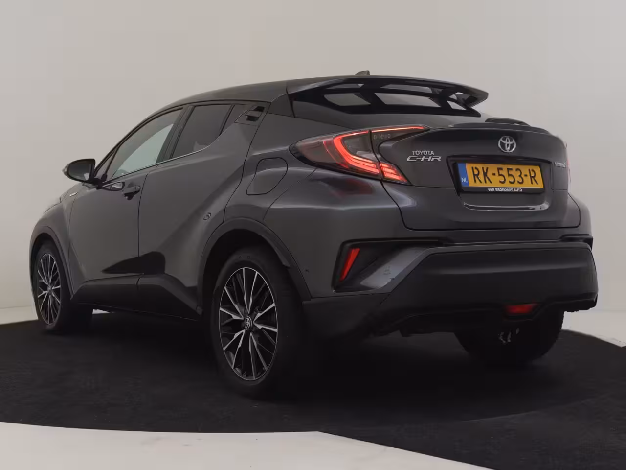 Toyota C-HR 1.8 Hybrid Executive l JBL Sound l Half Leder l Stoelverwarming l Cr Control l PDC V en A