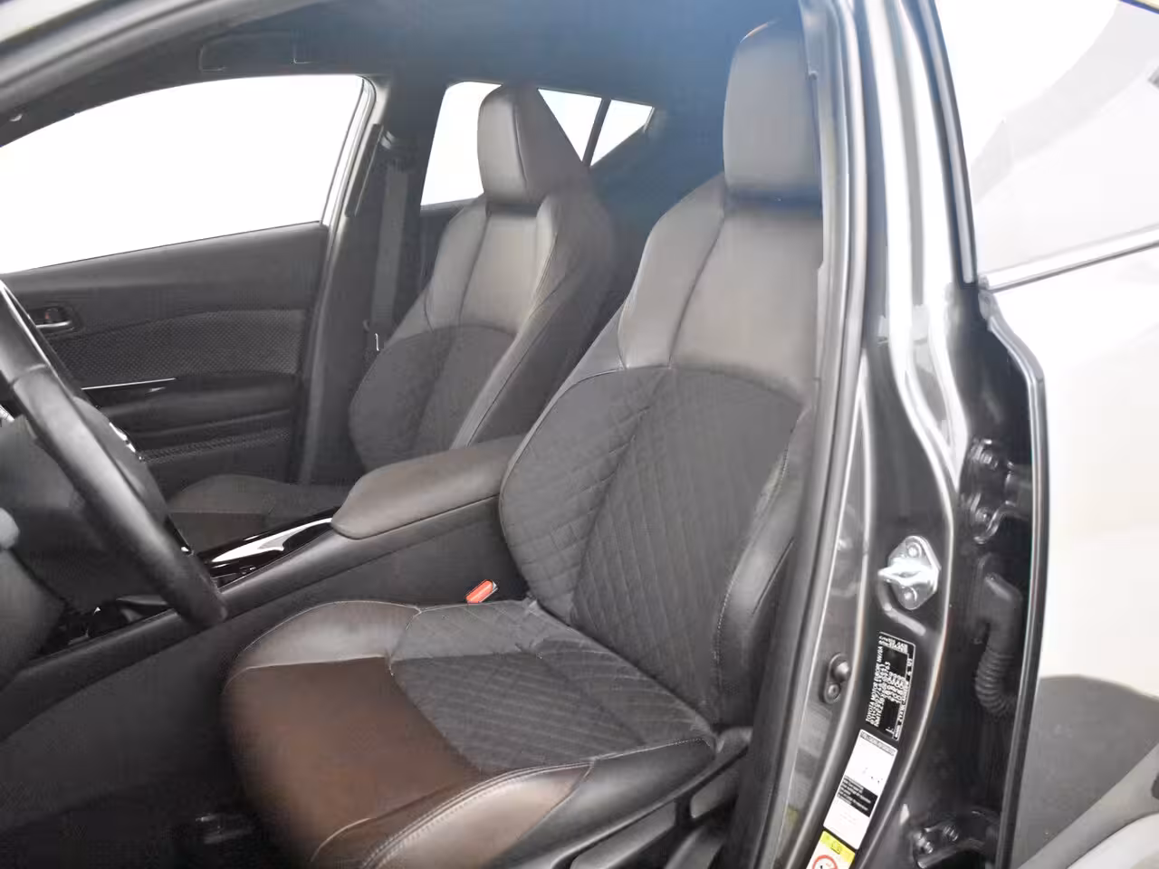 Toyota C-HR 1.8 Hybrid Executive l JBL Sound l Half Leder l Stoelverwarming l Cr Control l PDC V en A