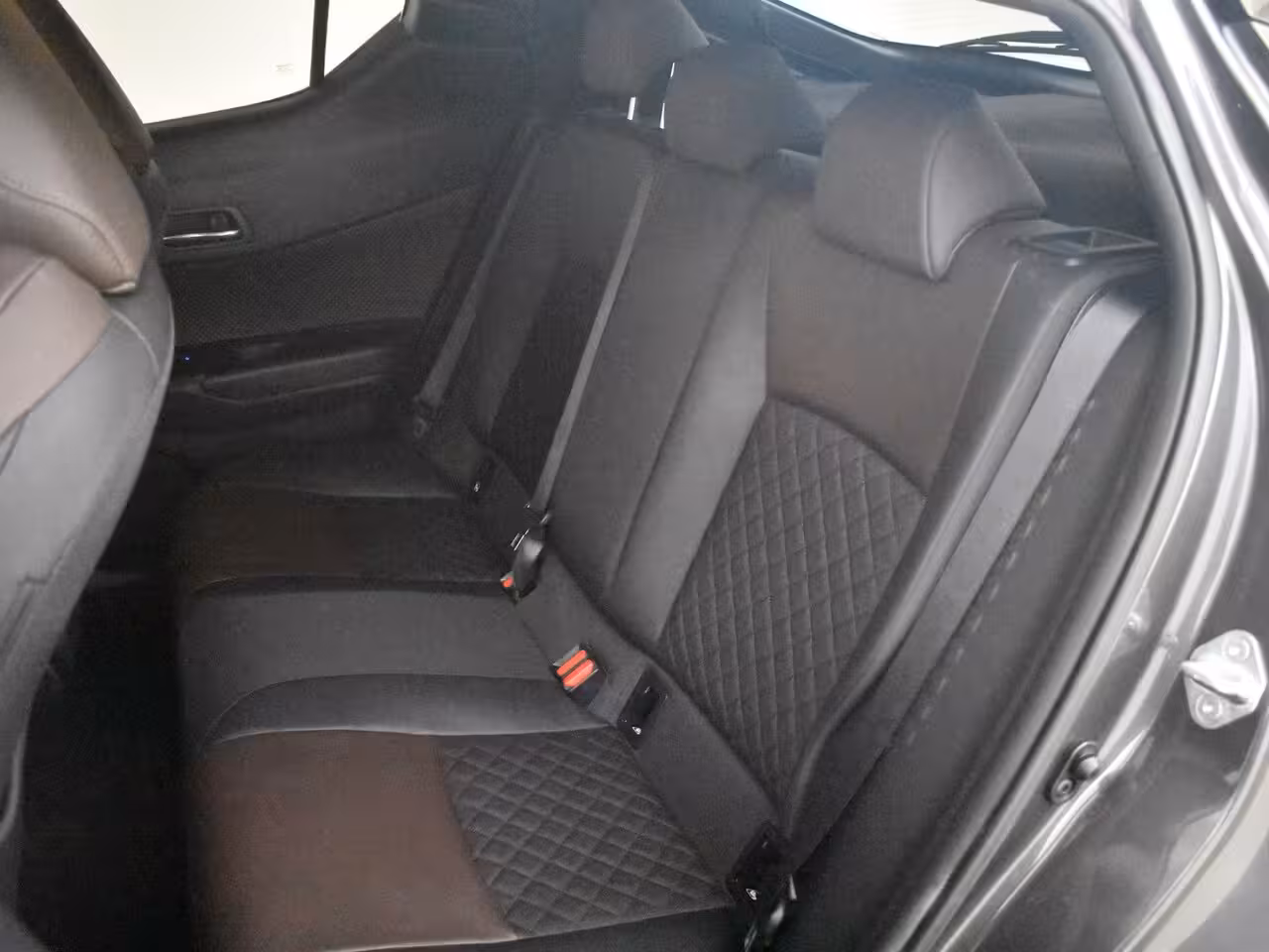 Toyota C-HR 1.8 Hybrid Executive l JBL Sound l Half Leder l Stoelverwarming l Cr Control l PDC V en A