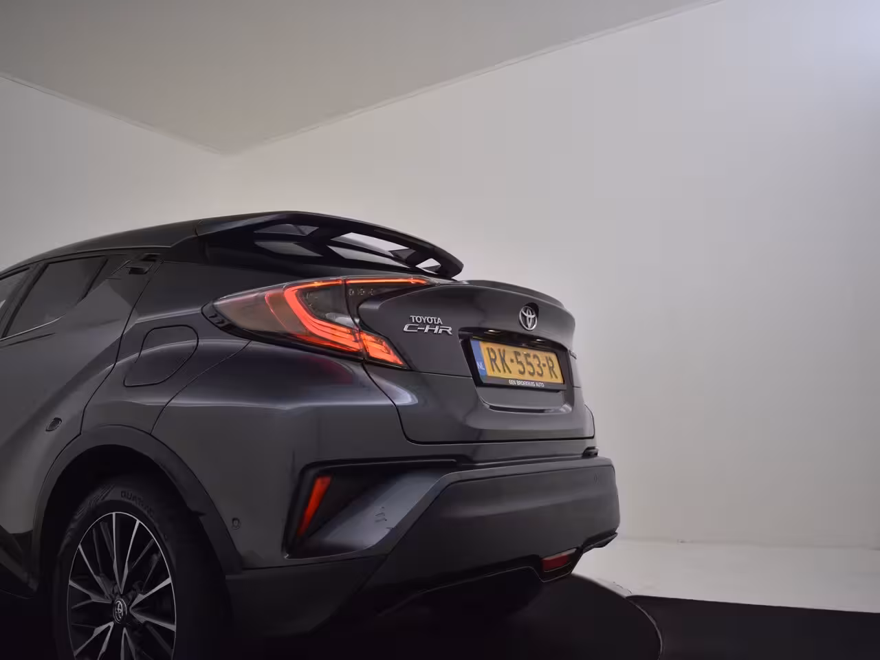 Toyota C-HR 1.8 Hybrid Executive l JBL Sound l Half Leder l Stoelverwarming l Cr Control l PDC V en A