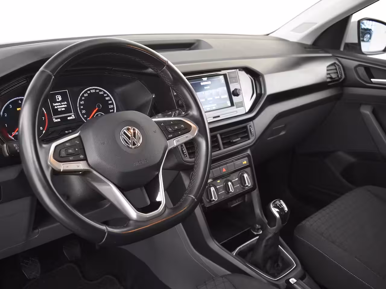 Volkswagen T-Cross 1.0 TSI Life 95Pk | R-Line l Trekhaak | Stoelverwarming | Dodehoek detectie | Parkeersenso