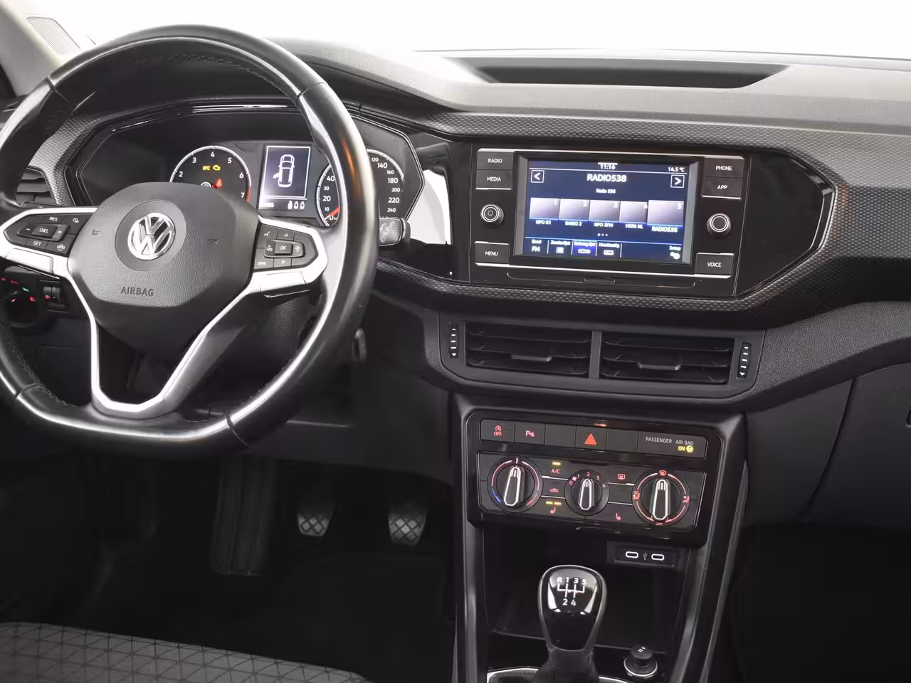 Volkswagen T-Cross 1.0 TSI Life 95Pk | R-Line l Trekhaak | Stoelverwarming | Dodehoek detectie | Parkeersenso